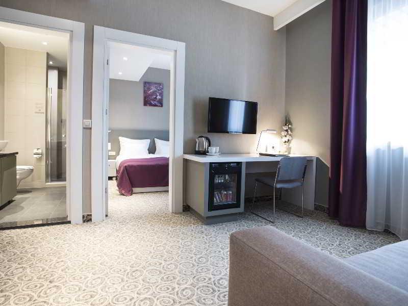 Radisson Red