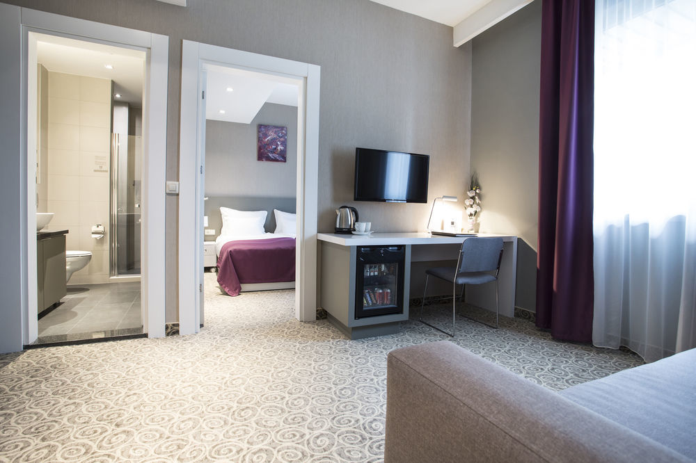 Radisson Red Hotel 4*