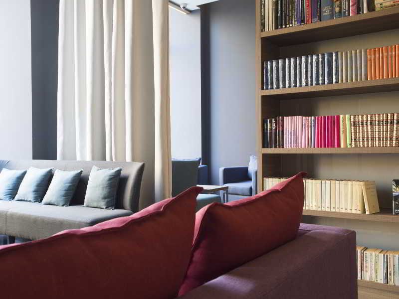 Radisson Red Otel